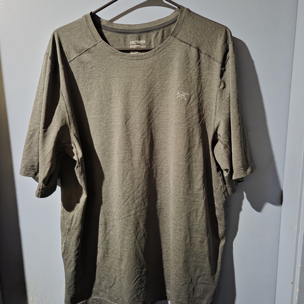 Arc'teryx Men's Dark Gray T-Shirt
